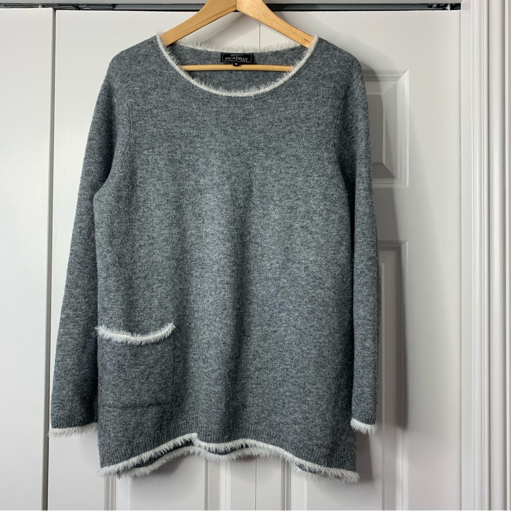 Suzanne’s By Picadilly Grey Wool Blend Sweater with White Fluffy Accents Size M